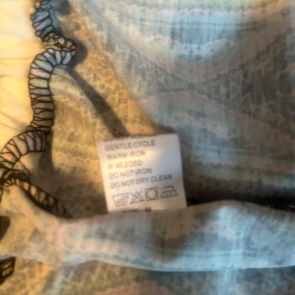 Love Nation patterned body white trim button front drawstring romper, size M - Picture 5 of 5